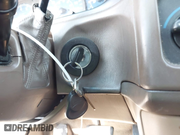 2001 Toyota Sienna LE with VIN 4T3ZF13C21U352205, listed as a IAAI auction lot 41904160 with 185,293 mi miles. Bid and sale history available at carsss.com. Image 11.