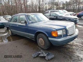 1987 Mercedes-Benz 300 SDL z VIN WDBCB25D7HA331631, wystawiony jako IAAI lot #41808131 z przebiegiem 303 183 mil mil oraz . Historia ofert i sprzedaży dostępna na DreamBid. Obrazek 1.
