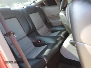 2007 Ford Mustang GT Deluxe z VIN 1ZVFT82HX75243716, wystawiony jako Copart lot #60724335 z przebiegiem 83 323 mil mil oraz Szkoda całkowita • Salvage title. Historia ofert i sprzedaży dostępna na DreamBid. Obrazek 10.