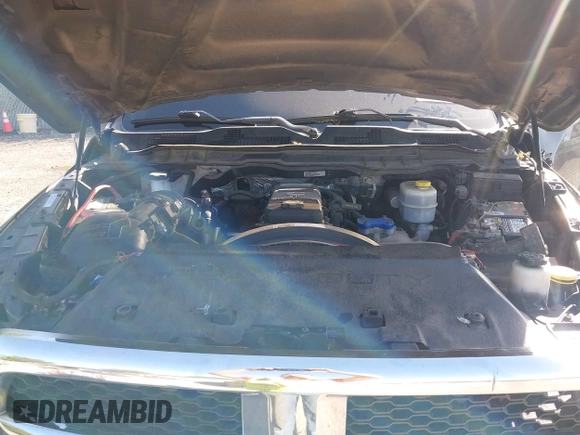 2018 Ram 2500 Tradesman z VIN 3C6UR5CL1JG390282, wystawiony jako IAAI lot #42133001 z przebiegiem 256 087 mil mil oraz . Historia ofert i sprzedaży dostępna na DreamBid. Obrazek 10.