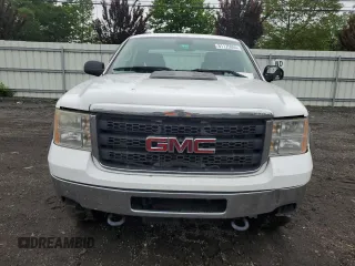 2013 GMC Sierra 2500HD Work Truck z VIN 1GT22ZC82DZ229449, wystawiony jako Copart lot #61175655 z przebiegiem Nie podano mil oraz Szkoda całkowita • Salvage title. Historia ofert i sprzedaży dostępna na DreamBid. Obrazek 5.