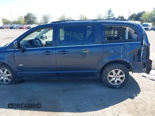 2008 Chrysler Town & Country Touring with VIN 2A8HR54P68R787835, listed as a IAAI auction lot 42057078 with Not Provided miles and . Bid and sale history available at carsss.com. Image 14.