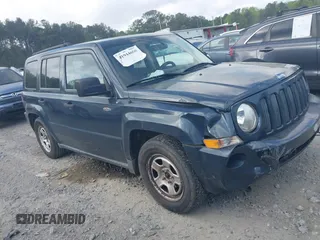2008 Jeep Patriot Sport with VIN 1J8FT28W98D762682, listed as a IAAI auction lot 41944608 with 189,000 mi miles. Bid and sale history available at carsss.com. Image 13.