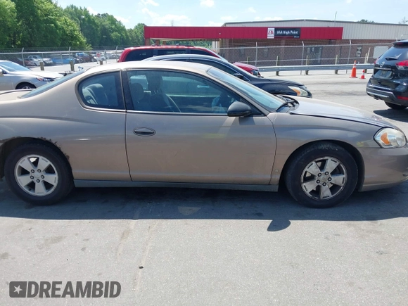 2006 Chevrolet Monte Carlo LT 3.5L z VIN 2G1WM15K969285822, wystawiony jako IAAI lot #42182300 z przebiegiem 237 749 mil mil oraz . Historia ofert i sprzedaży dostępna na DreamBid. Obrazek 14.