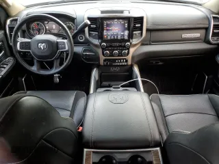 2020 Ram 2500 Laramie z VIN 3C6UR5FL1LG102159, wystawiony jako Copart lot #54927245 z przebiegiem 87 348 mil mil oraz Szkoda całkowita • Salvage title. Historia ofert i sprzedaży dostępna na DreamBid. Obrazek 8.