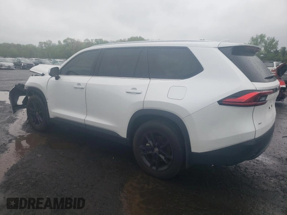 2024 Toyota Highlander XLE with VIN 5TDAAAB56RS056857, listed as a Copart auction lot 55140015 with 11,832 mi miles and Salvage title. Bid and sale history available at DreamBid. Image 2.