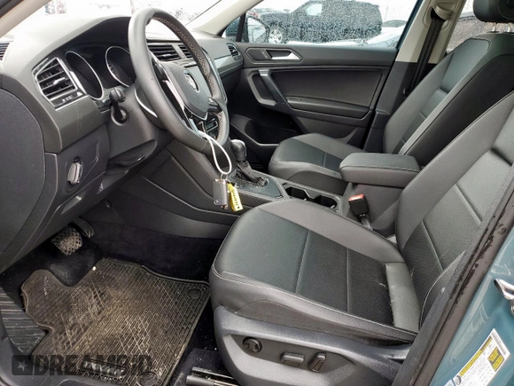 2021 Volkswagen Tiguan SE z VIN 3VV3B7AX9MM066823, wystawiony jako Copart lot #55422685 z przebiegiem 103 524 mil mil oraz Szkoda całkowita • Salvage title. Historia ofert i sprzedaży dostępna na DreamBid. Obrazek 7.