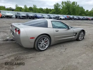 2002 Chevrolet Corvette z VIN 1G1YY22G225125310, wystawiony jako Copart lot #58212875 z przebiegiem 101 173 mil mil oraz Czysty tytuł • Clean title. Historia ofert i sprzedaży dostępna na DreamBid. Obrazek 3.