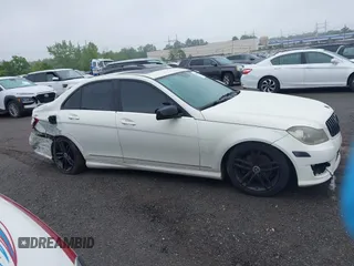 2012 Mercedes-Benz C 300 Sport z VIN WDDGF8BB1CR196238, wystawiony jako IAAI lot #42488861 z przebiegiem 111 877 mil mil oraz . Historia ofert i sprzedaży dostępna na DreamBid. Obrazek 13.