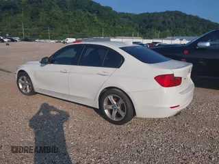 2014 BMW 3 Series 328i xDrive с VIN WBA3B5C51EP542103, выставлен на аукционе IAAI как лот 40113663 с пробегом 160 776 миль миль и . История ставок и продаж доступна на DreamBid. Изображение 3.