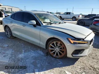 2020 Volvo S60 Momentum with VIN 7JR102FK5LG032402, listed as a Copart auction lot 38404724 with 45,382 mi miles. Bid and sale history available at carsss.com. Image 4.