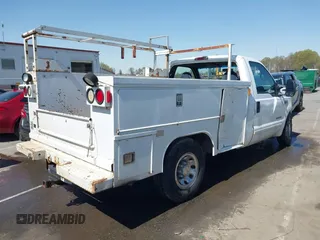 2001 Ford F-250 XL z VIN 1FTNF20F71EC91153, wystawiony jako IAAI lot #41878461 z przebiegiem 312 126 mil mil oraz . Historia ofert i sprzedaży dostępna na DreamBid. Obrazek 4.