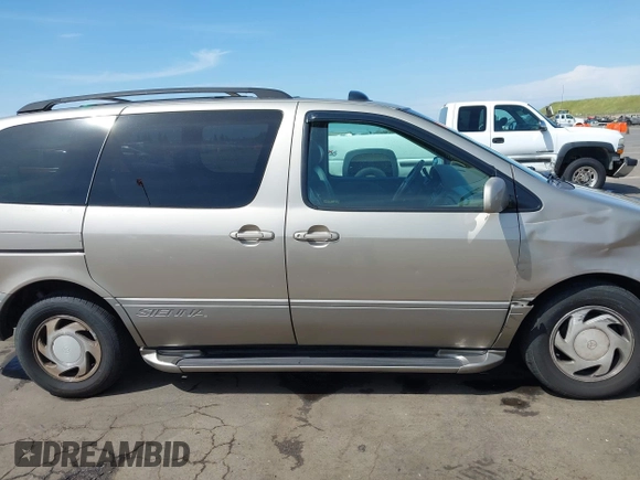 2002 Toyota Sienna LE with VIN 4T3ZF13C32U486822, listed as a IAAI auction lot 42019920 with 212,606 mi miles. Bid and sale history available at carsss.com. Image 13.