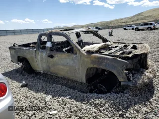 2005 Chevrolet Colorado LS Z71 z VIN 1GCDT196958230165, wystawiony jako Copart lot #54505655 z przebiegiem Nie podano mil oraz Nie do naprawy • Non repairable. Historia ofert i sprzedaży dostępna na DreamBid. Obrazek 4.