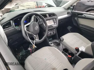 2022 Volkswagen Tiguan S z VIN 3VV1B7AX0NM131082, wystawiony jako Copart lot #47800415 z przebiegiem 59 966 mil mil oraz Szkoda całkowita • Salvage title. Historia ofert i sprzedaży dostępna na DreamBid. Obrazek 8.