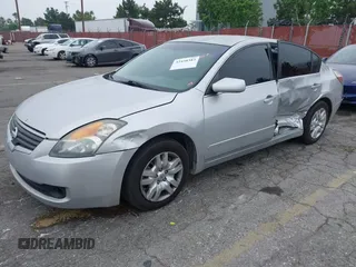 2009 Nissan Altima S z VIN 1N4AL21E89N488492, wystawiony jako IAAI lot #42438383 z przebiegiem 152 533 mil mil oraz . Historia ofert i sprzedaży dostępna na DreamBid. Obrazek 2.