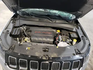 2018 Jeep Compass Latitude z VIN 3C4NJDBB9JT114849, wystawiony jako Copart lot #48552875 z przebiegiem 103 149 mil mil oraz Nie do naprawy • Non repairable. Historia ofert i sprzedaży dostępna na DreamBid. Obrazek 13.