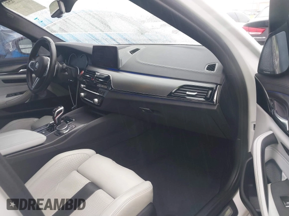 2019 BMW M5 Competition z VIN WBSJF0C52KB447102, wystawiony jako IAAI lot #41778593 z przebiegiem 31 030 mil mil oraz . Historia ofert i sprzedaży dostępna na DreamBid. Obrazek 5.