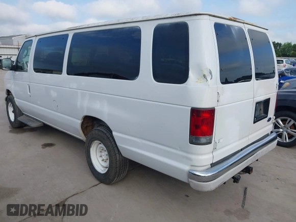 2003 Ford Econoline Passenger XL with VIN 1FDSS31L13HB83911, listed as a IAAI auction lot 42213376 with 236,989 mi miles. Bid and sale history available at carsss.com. Image 3.