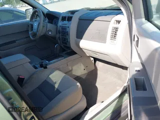 2008 Ford Escape Hybrid z VIN 1FMCU59H48KA68336, wystawiony jako IAAI lot #42083411 z przebiegiem 311 958 mil mil oraz . Historia ofert i sprzedaży dostępna na DreamBid. Obrazek 5.