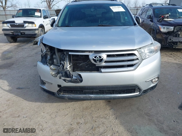 2011 Toyota Highlander with VIN 5TDZK3EH0BS036935, listed as a IAAI auction lot 41527060 with 277,595 mi miles. Bid and sale history available at carsss.com. Image 6.