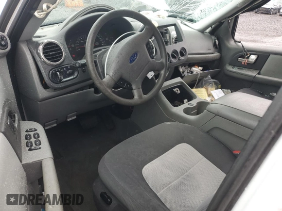 2004 Ford Expedition Special Service with VIN 1FMFU16L04LB41687, listed as a Copart auction lot 49304785 with 201,059 mi miles and Salvage title. Bid and sale history available at DreamBid. Image 8.