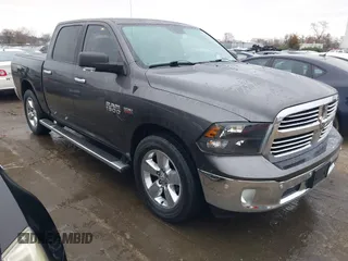 2015 Ram 1500 Lone Star z VIN 1C6RR6LT0FS566668, wystawiony jako IAAI lot #41549885 z przebiegiem 168 455 mil mil oraz . Historia ofert i sprzedaży dostępna na DreamBid. Obrazek 1.