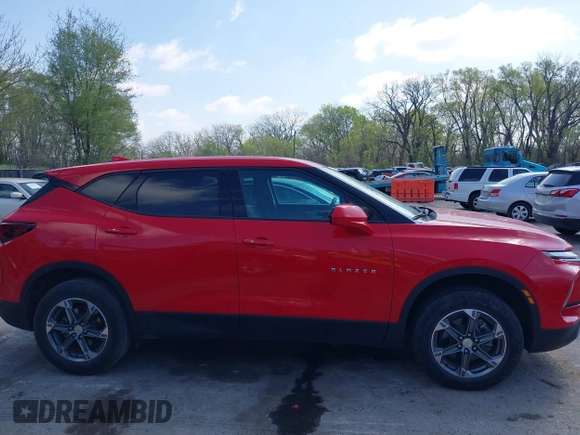 2023 Chevrolet Blazer LT z VIN 3GNKBCR44PS168938, wystawiony jako IAAI lot #42014810 z przebiegiem 59 931 mil mil oraz . Historia ofert i sprzedaży dostępna na DreamBid. Obrazek 13.