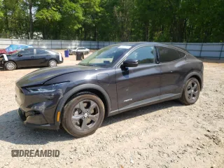2022 Ford Mustang Mach-E Select z VIN 3FMTK1RM5NMA08890, wystawiony jako Copart lot #53342915 z przebiegiem 45 253 mil mil oraz Szkody całkowita. Historia ofert i sprzedaży dostępna na DreamBid. Obrazek 1.