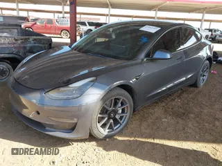 2022 Tesla Model 3 Long Range z VIN 5YJ3E1EB5NF205806, wystawiony jako IAAI lot #42063489 z przebiegiem 63 307 mil mil oraz . Historia ofert i sprzedaży dostępna na DreamBid. Obrazek 19.