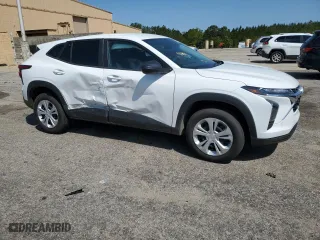 2024 Chevrolet Trax LS with VIN KL77LFE26RC246160, listed as a Copart auction lot 52375875 with 5,790 mi miles and Clean Title. Bid and sale history available at carsss.com. Image 4.