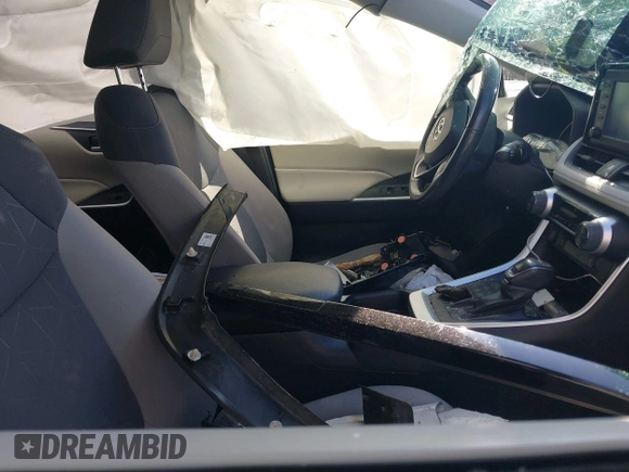 2019 Toyota RAV4 XLE with VIN JTMP1RFVXKD014440, listed as a IAAI auction lot 41877070 with 1 mi miles. Bid and sale history available at carsss.com. Image 5.
