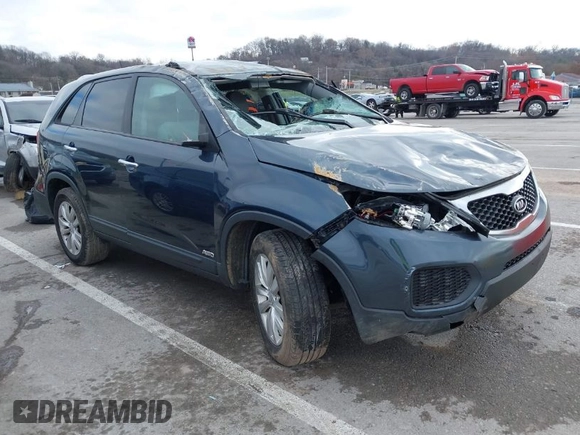 2011 Kia Sorento LX with VIN 5XYKTDA23BG068572, listed as a IAAI auction lot 41036588 with 215,145 mi miles. Bid and sale history available at carsss.com. Image 1.