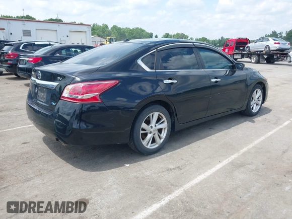 2013 Nissan Altima SV z VIN 1N4AL3APXDC276382, wystawiony jako IAAI lot #42276628 z przebiegiem 260 839 mil mil oraz . Historia ofert i sprzedaży dostępna na DreamBid. Obrazek 4.