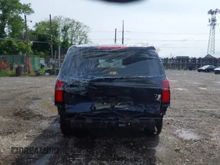 2019 Chevrolet Tahoe Commercial z VIN 1GNLCDEC1KR218436, wystawiony jako IAAI lot #42286365 z przebiegiem 119 981 mil mil oraz . Historia ofert i sprzedaży dostępna na DreamBid. Obrazek 16.