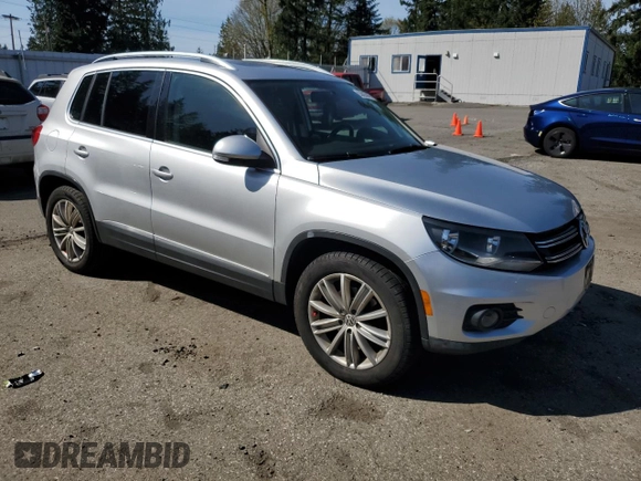 2012 Volkswagen Tiguan SE z VIN WVGAV7AXXCW513800, wystawiony jako Copart lot #53005945 z przebiegiem 155 920 mil mil oraz Tytuł czysty. Historia ofert i sprzedaży dostępna na DreamBid. Obrazek 4.