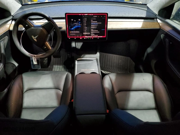 2024 Tesla Model Y Long Range with VIN 7SAYGDEE6RF203020, listed as a Copart auction lot 83865764 with 861 mi miles and Salvage Title. Bid and sale history available at carsss.com. Image 8.