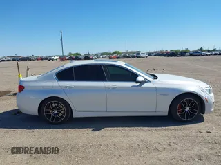 2015 BMW 5 Series 528i z VIN WBA5A5C56FD519513, wystawiony jako IAAI lot #41958103 z przebiegiem 162 768 mil mil oraz . Historia ofert i sprzedaży dostępna na DreamBid. Obrazek 13.