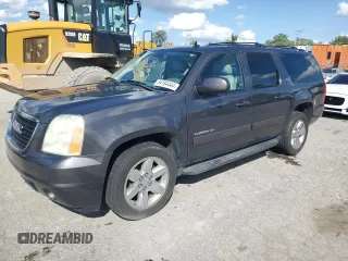 2010 GMC Yukon XL z VIN 1GKUKKE31AR217701, wystawiony jako Copart lot #54184444 z przebiegiem 194 742 mil mil oraz Czysty tytuł • Clean title. Historia ofert i sprzedaży dostępna na DreamBid. Obrazek 1.