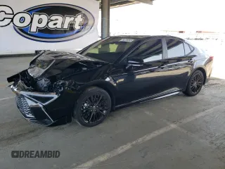 2025 Toyota Camry LE z VIN 4T1DBADKXSU508402, wystawiony jako Copart lot #54256885 z przebiegiem 8 753 mil mil oraz Szkoda całkowita • Salvage title. Historia ofert i sprzedaży dostępna na DreamBid. Obrazek 1.