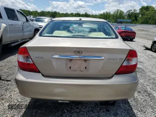 2004 Toyota Camry LE z VIN 4T1BF32K94U571035, wystawiony jako Copart lot #56749935 z przebiegiem 136 361 mil mil oraz Szkoda całkowita • Salvage title. Historia ofert i sprzedaży dostępna na DreamBid. Obrazek 6.