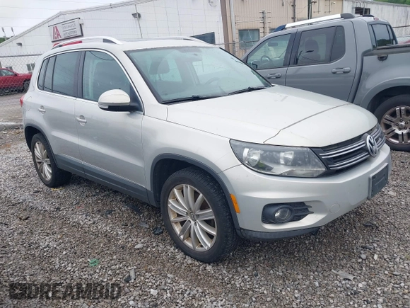 2012 Volkswagen Tiguan S z VIN WVGBV7AX3CW540311, wystawiony jako IAAI lot #42375250 z przebiegiem 168 594 mil mil oraz . Historia ofert i sprzedaży dostępna na DreamBid. Obrazek 1.