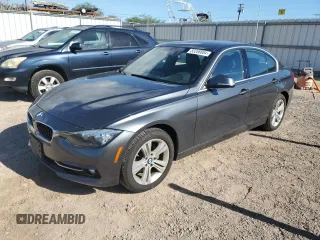 2017 BMW 3 Series 330i xDrive z VIN WBA8D9C53HA003822, wystawiony jako Copart lot #83206004 z przebiegiem 40 241 mil mil oraz Czysty tytuł • Clean title. Historia ofert i sprzedaży dostępna na DreamBid. Obrazek 1.