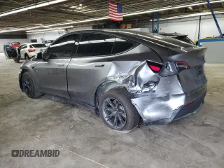 2024 Tesla Model Y Long Range with VIN 7SAYGDEE2RA299824, listed as a Copart auction lot 56040835 with 16,534 mi miles and Salvage title. Bid and sale history available at DreamBid. Image 2.