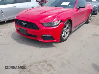 2015 Ford Mustang V6 z VIN 1FA6P8AM4F5375560, wystawiony jako IAAI lot #42033079 z przebiegiem 134 023 mil mil oraz . Historia ofert i sprzedaży dostępna na DreamBid. Obrazek 6.