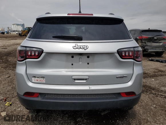 2024 Jeep Compass Latitude z VIN 3C4NJDBN7RT107047, wystawiony jako Copart lot #55265515 z przebiegiem 27 017 mil mil oraz Szkoda całkowita • Salvage title. Historia ofert i sprzedaży dostępna na DreamBid. Obrazek 6.