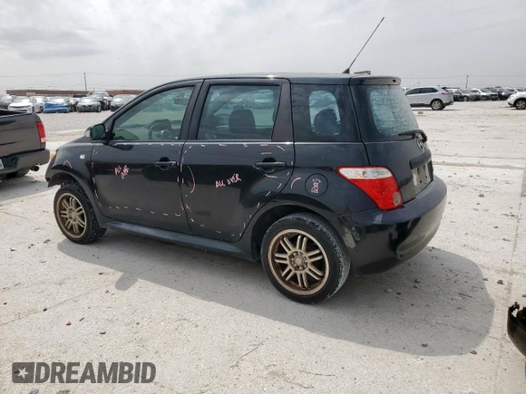 2006 Scion xA z VIN JTKKT604665010283, wystawiony jako Copart lot #50201465 z przebiegiem 239 124 mil mil oraz Szkody całkowita. Historia ofert i sprzedaży dostępna na DreamBid. Obrazek 2.