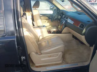 2008 Chevrolet Suburban 3LT with VIN 1GNFC16J08J199636, listed as a IAAI auction lot 42647109 with 201,233 mi miles and . Bid and sale history available at DreamBid. Image 5.