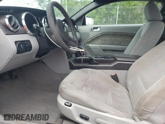 2008 Ford Mustang Deluxe с VIN 1ZVHT80N385142049, выставлен на аукционе Copart как лот 54693915 с пробегом 189 674 миль миль и Списание • Salvage title. История ставок и продаж доступна на DreamBid. Изображение 7.