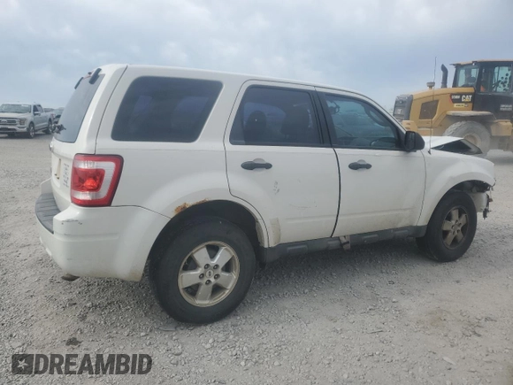 2011 Ford Escape XLS z VIN 1FMCU9C71BKC61705, wystawiony jako Copart lot #53281065 z przebiegiem 206 804 mil mil oraz Szkoda całkowita • Salvage title. Historia ofert i sprzedaży dostępna na DreamBid. Obrazek 3.